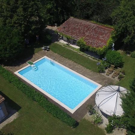 Hôtel Les Deux Magnolias à Saint-Leon-sur-l'Isle Extérieur photo