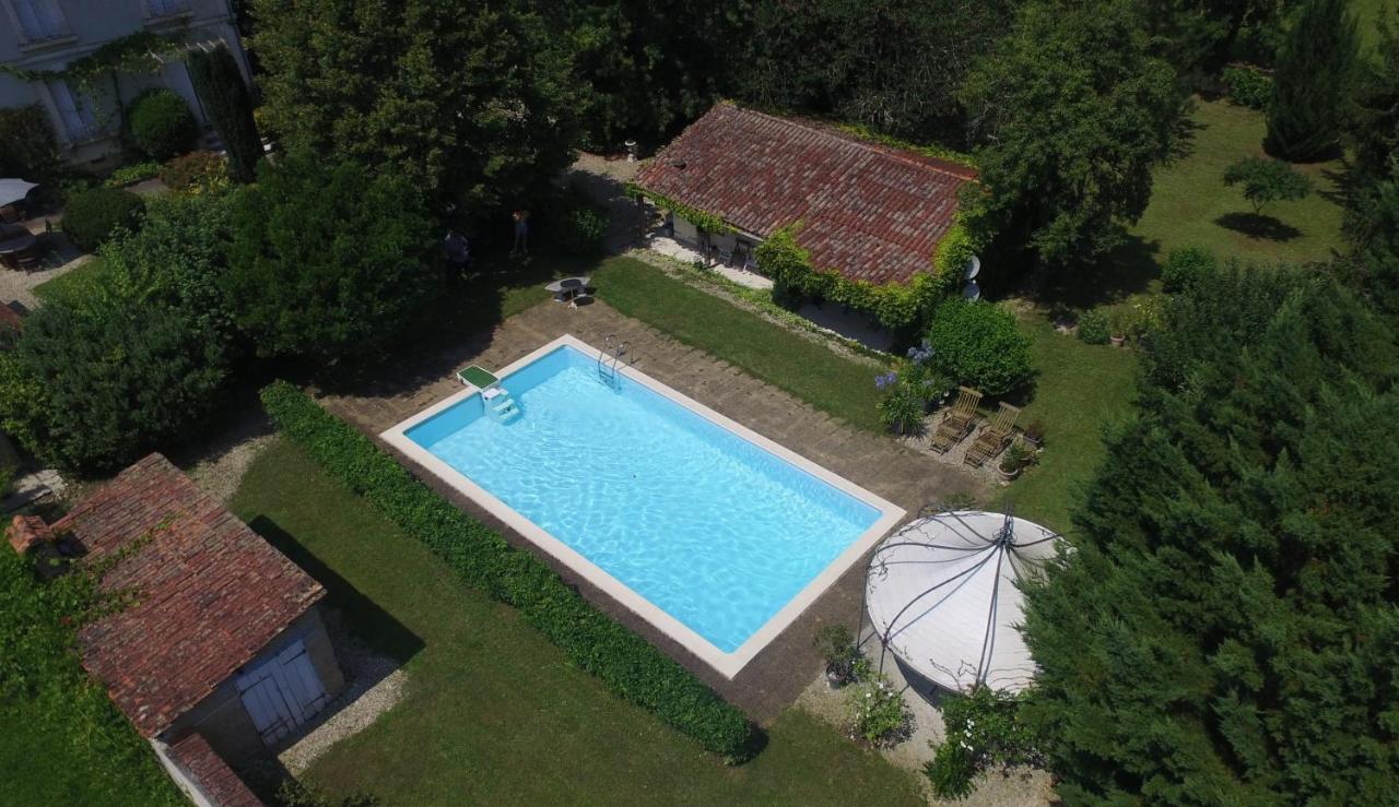 Hôtel Les Deux Magnolias à Saint-Leon-sur-l'Isle Extérieur photo