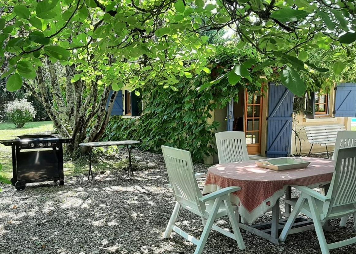 Hôtel Les Deux Magnolias à Saint-Leon-sur-l'Isle Extérieur photo